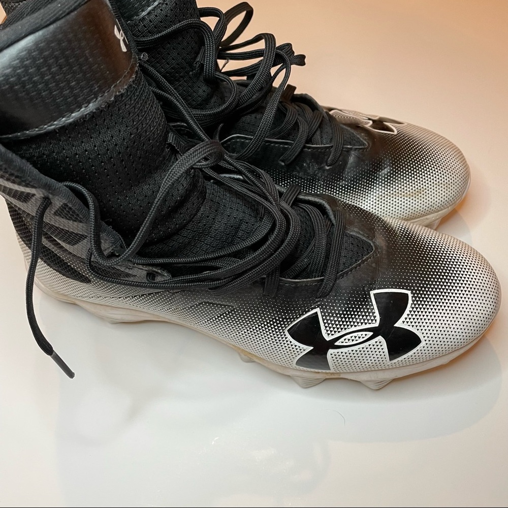 Black and White Under Armor Football Shoes - Picture 3 of 6
